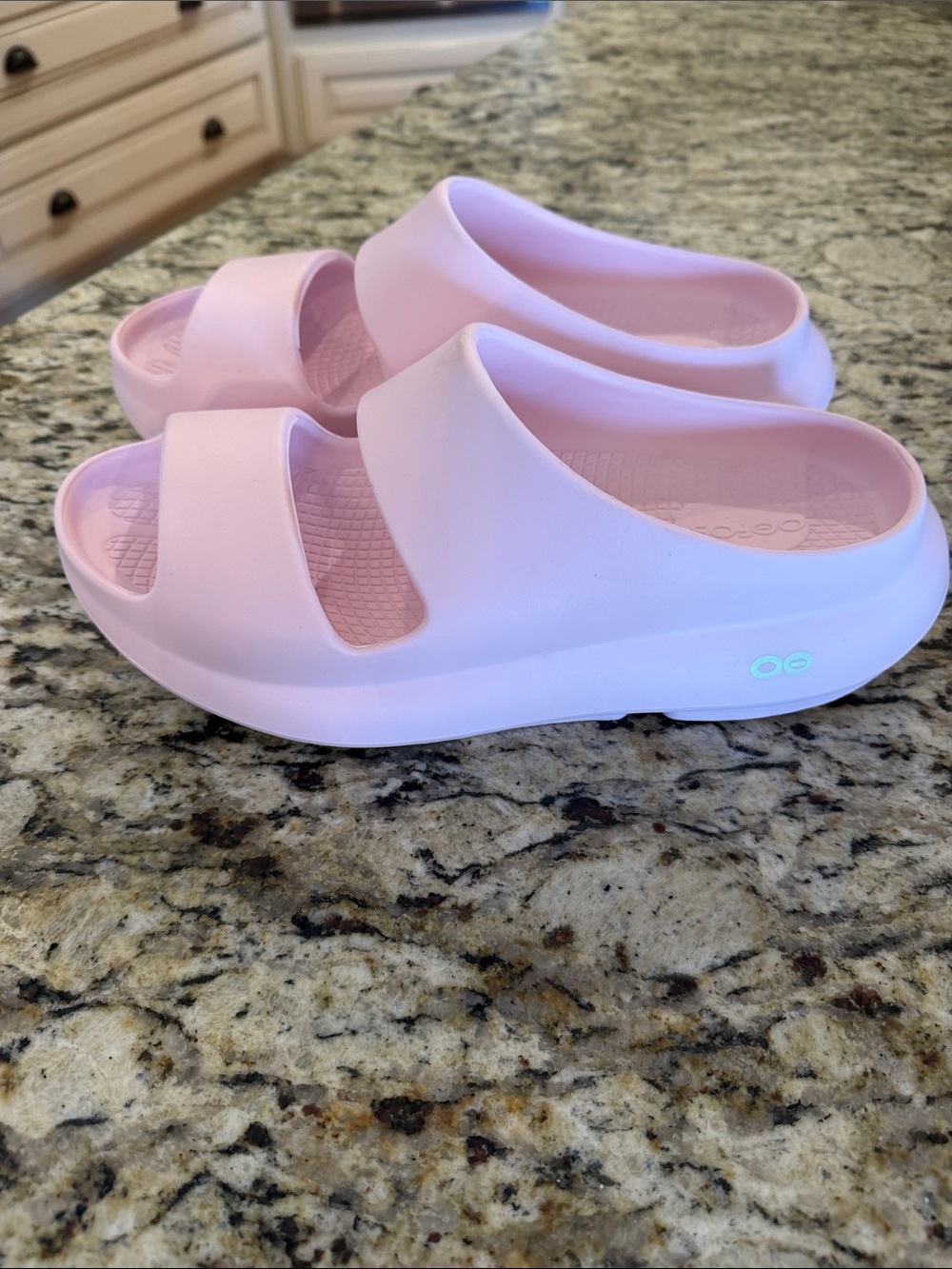 OOFOS Womens 10 OOmega OOahh Slide Sandals Pink Platform Recovery Shoes Wedge